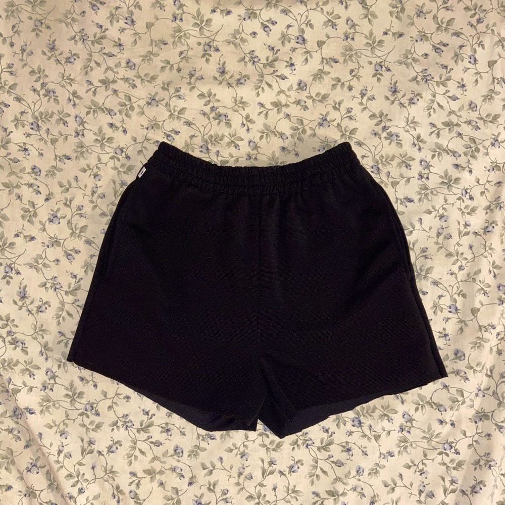 BLACK HIGH WAISTED SHORTS